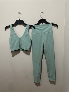 Carbon38 Mint Green High-Waist Leggings & V-Neck Sports Bra Set
